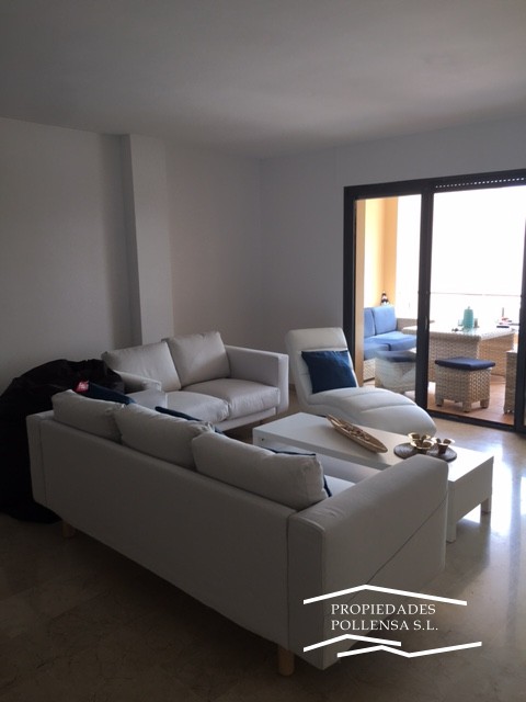 EXCELLENT APARTMENT NEAR THE MAIN SQUARE OF PUERTO POLLENSA. HIGH QUALITY MATERIALS.