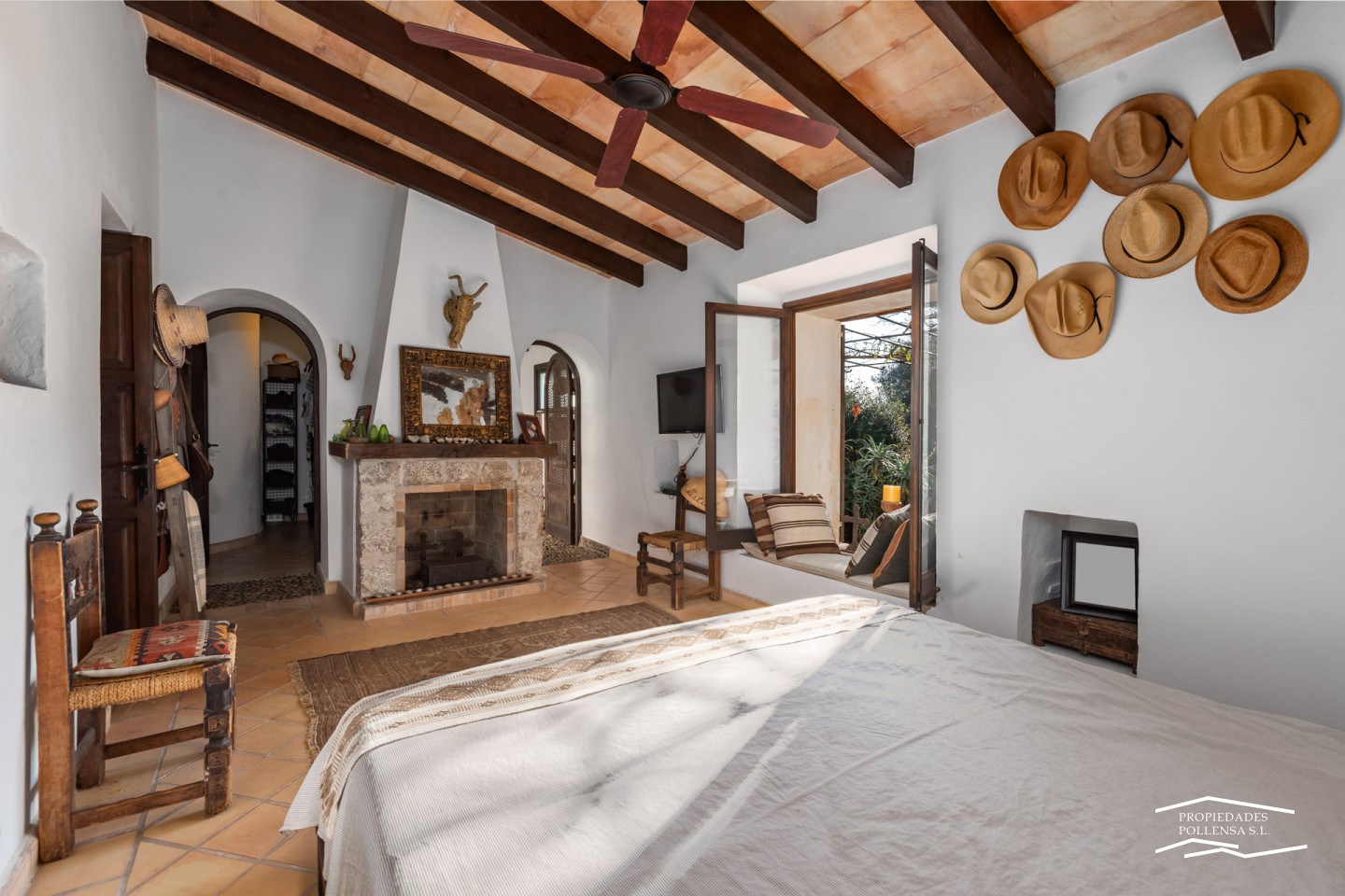 TRADITIONAL FINCA IN PUERTO POLLENSA, A5 MINUTES TO THE BEACH.