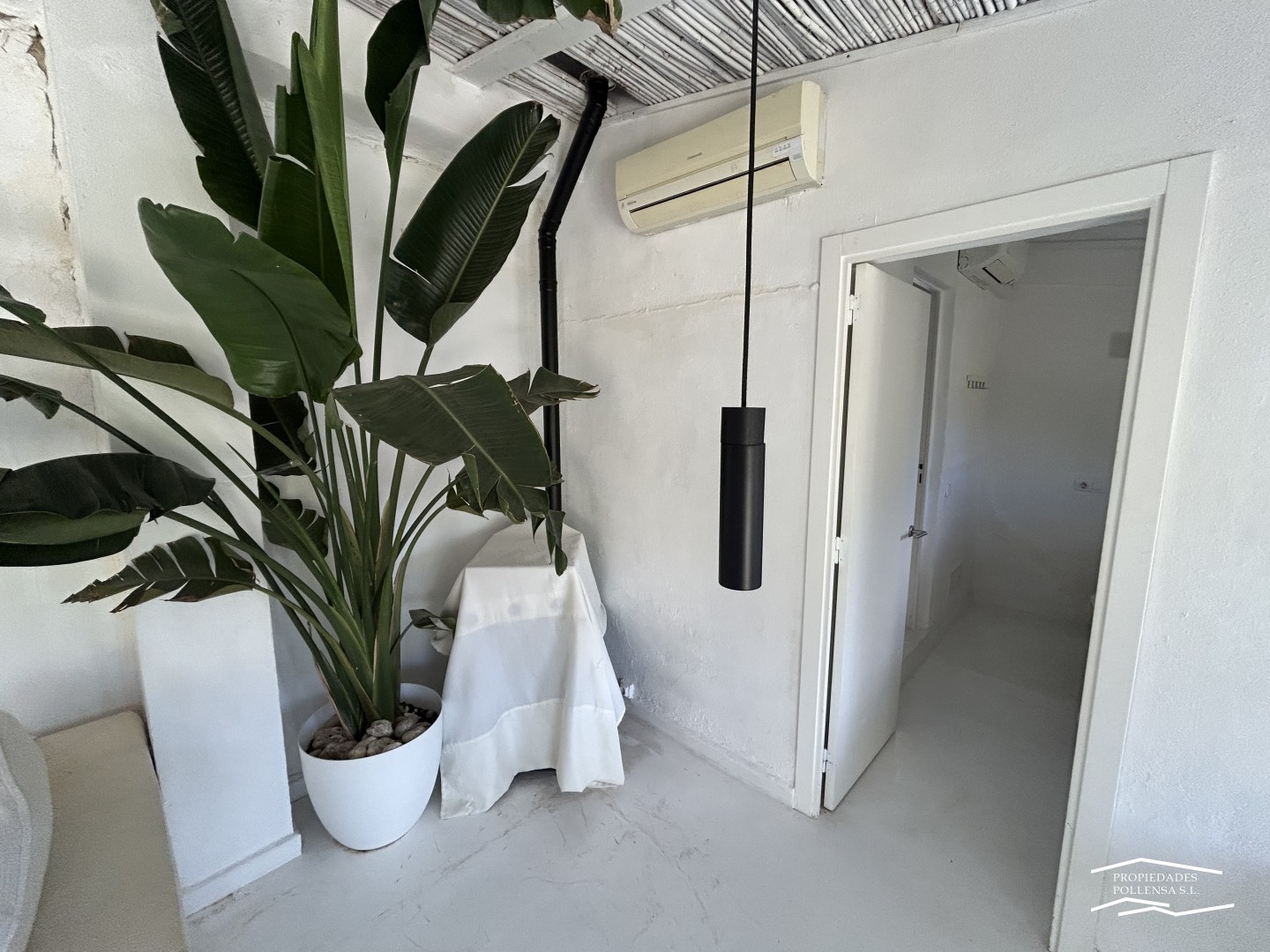 MEDITERRANEAN VILLA WITH TWO HOUSES NEAR BOQUER, POLLENSA.