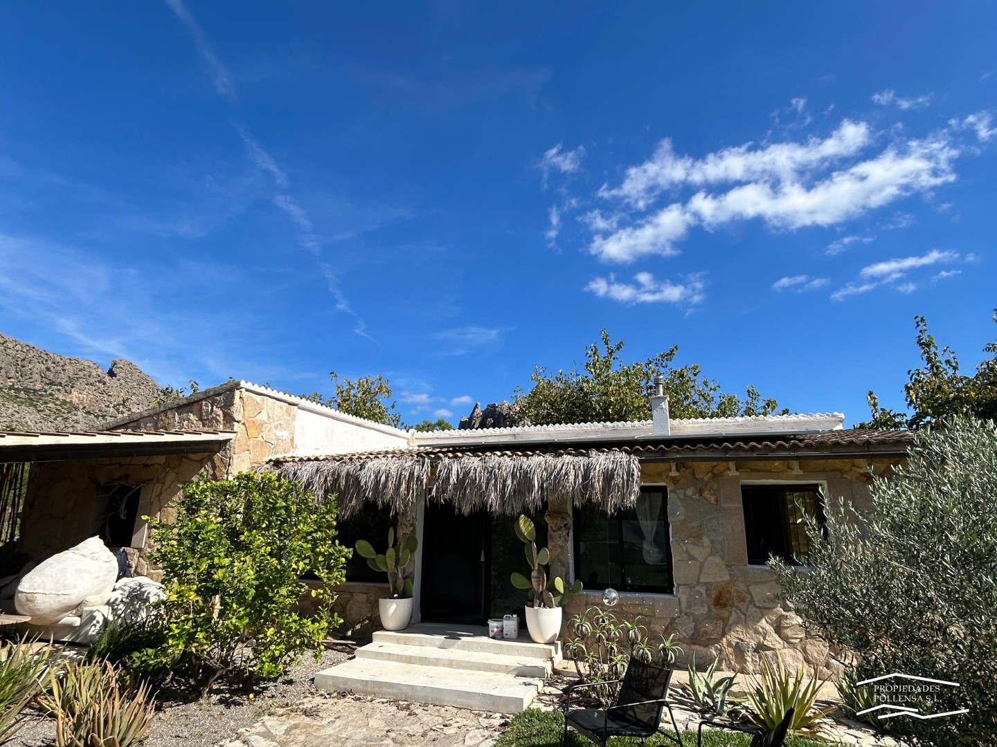 MEDITERRANEAN VILLA WITH TWO HOUSES NEAR BOQUER, POLLENSA.