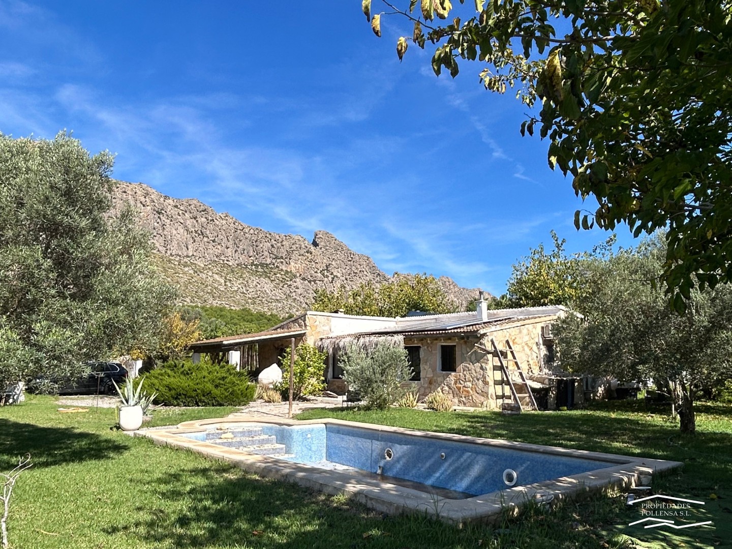 MEDITERRANEAN VILLA WITH TWO HOUSES NEAR BOQUER, POLLENSA.