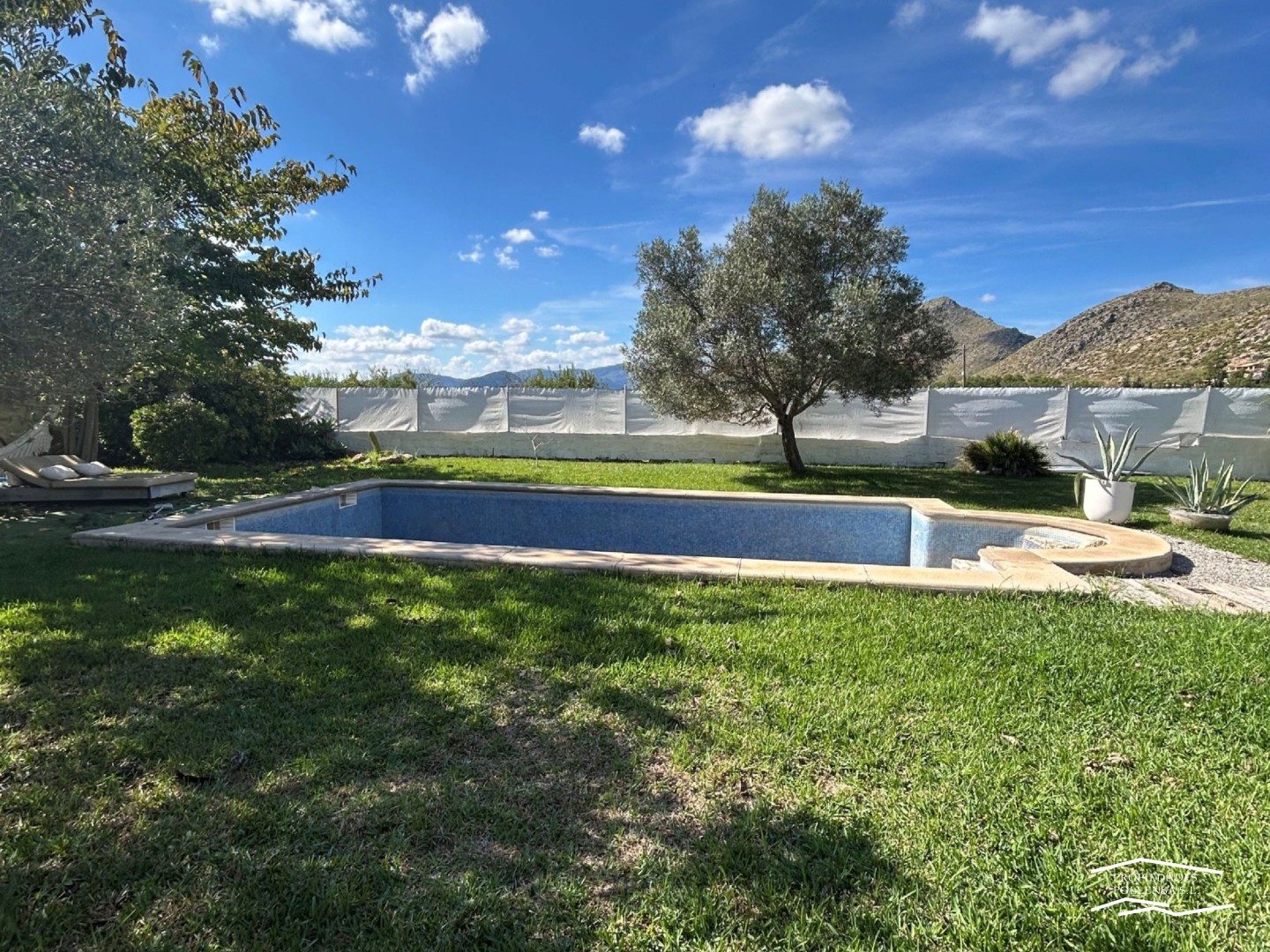 MEDITERRANEAN VILLA WITH TWO HOUSES NEAR BOQUER, POLLENSA.