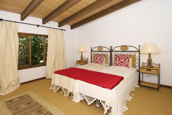 LUJOSA MANSION CERCA DE POLLENSA, DE 21.000M2           