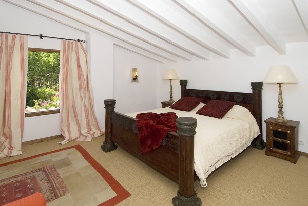 LUJOSA MANSION CERCA DE POLLENSA, DE 21.000M2           