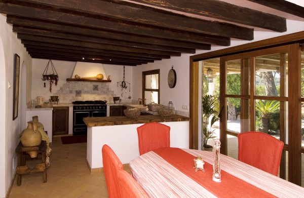 LUJOSA MANSION CERCA DE POLLENSA, DE 21.000M2           