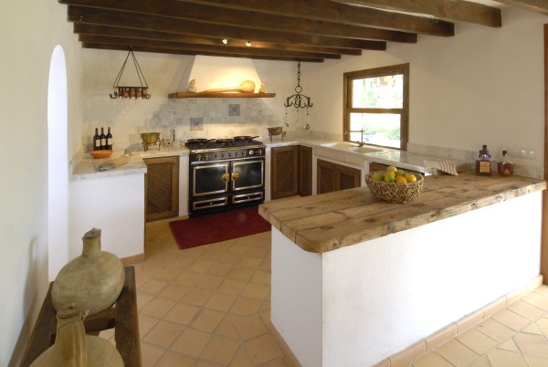 LUJOSA MANSION CERCA DE POLLENSA, DE 21.000M2           