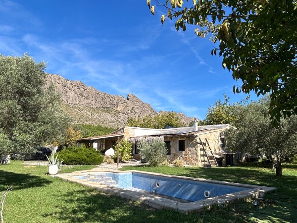 MEDITERRANEAN VILLA WITH TWO HOUSES NEAR BOQUER, POLLENSA.